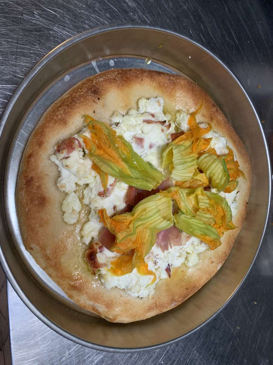 Pizza ai Fiori di Zucca e Pancetta (Secondo Disponibilità)