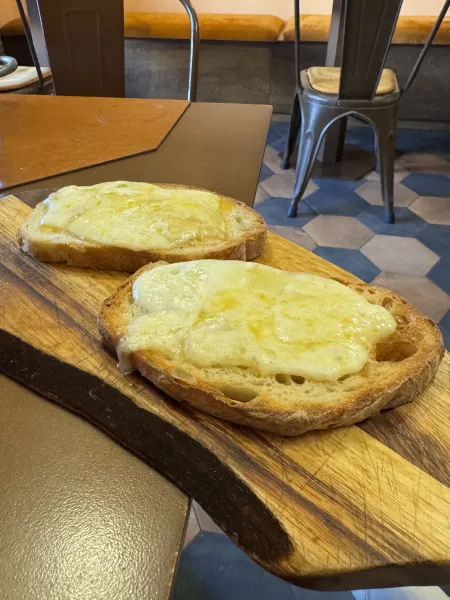 Bruschette con Pecorino Grigliato e Miele