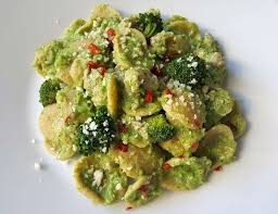 Orecchiette Broccoli salsiccia fresca e peperoni cruski