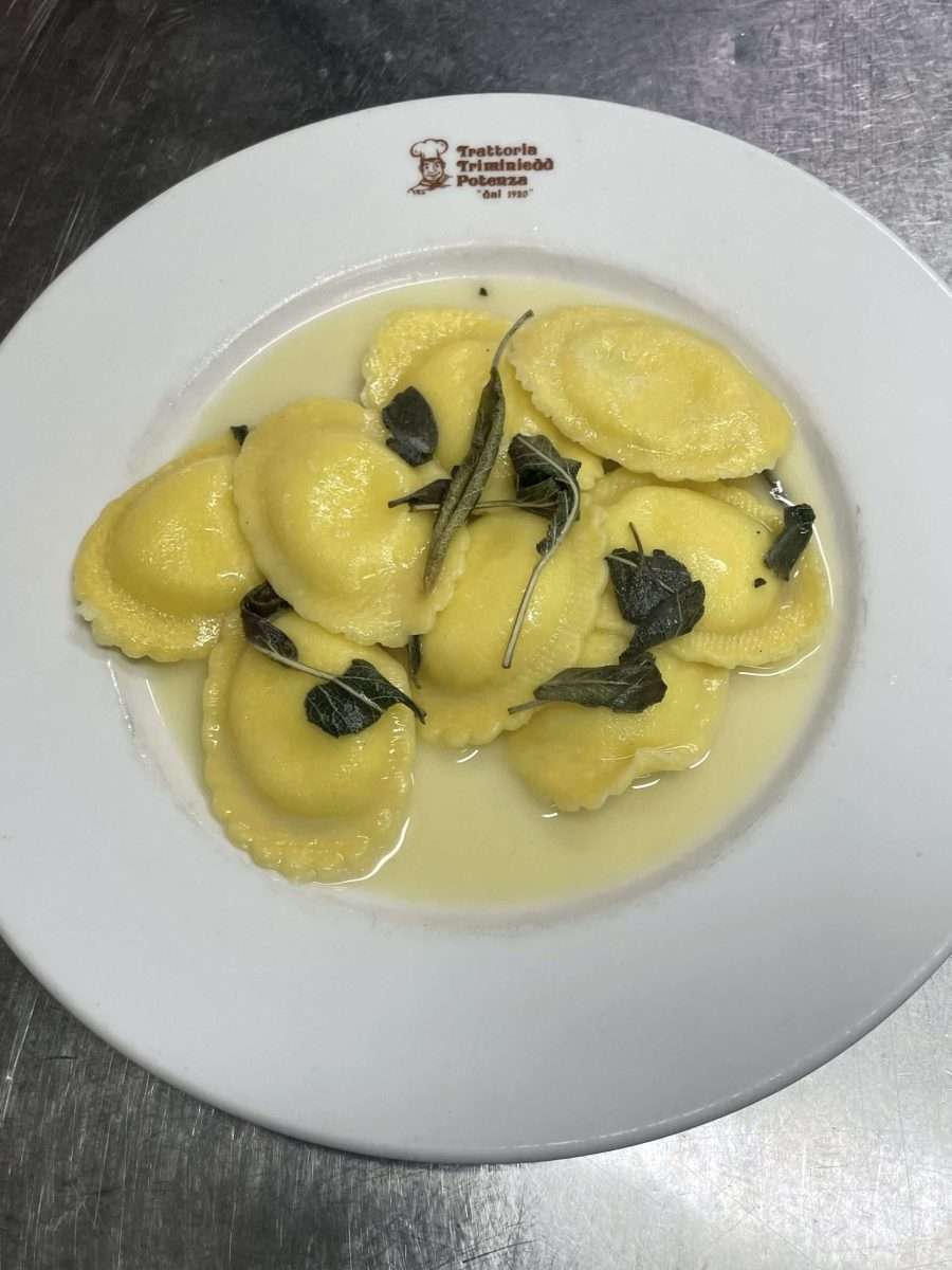 Ravioli di Ricotta Burro e Salvia