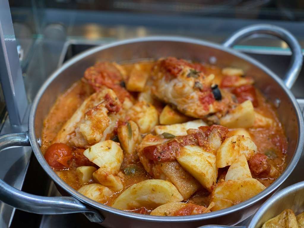 Baccalà Arracanato con Patate, Pomodorino e Olive