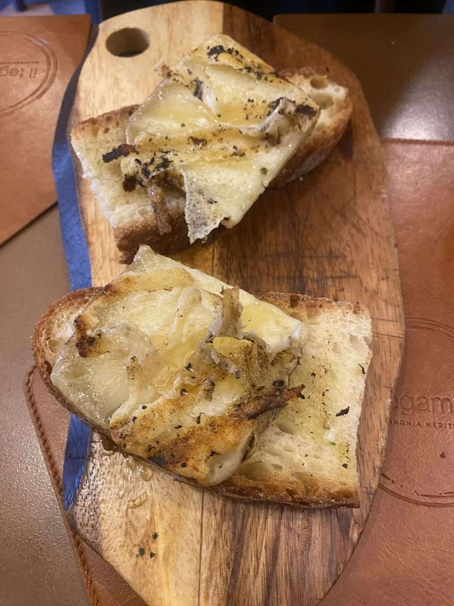 Bruschette con Pecorino Grigliato e Miele