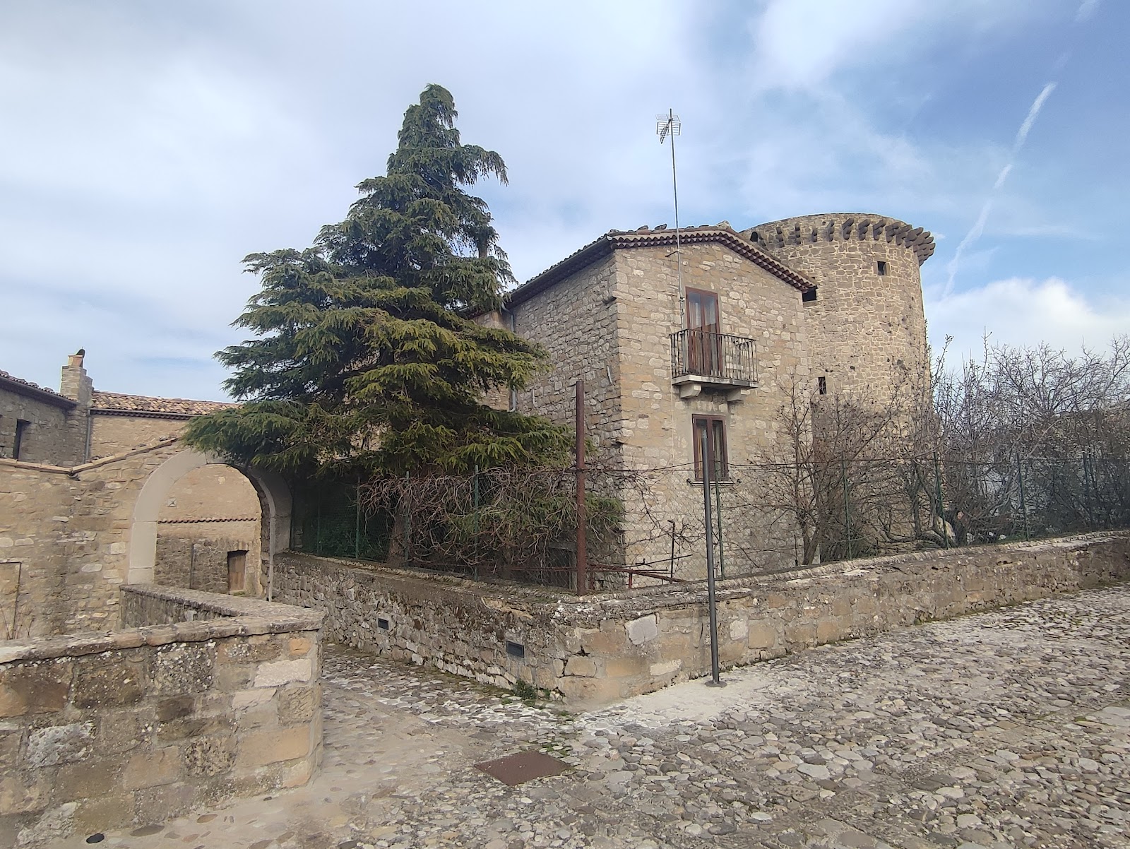 Castello e Torre angioina
