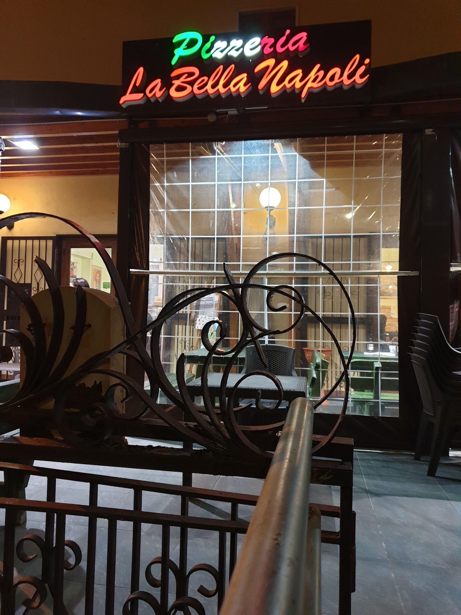 Pizzeria "La Bella Napoli"