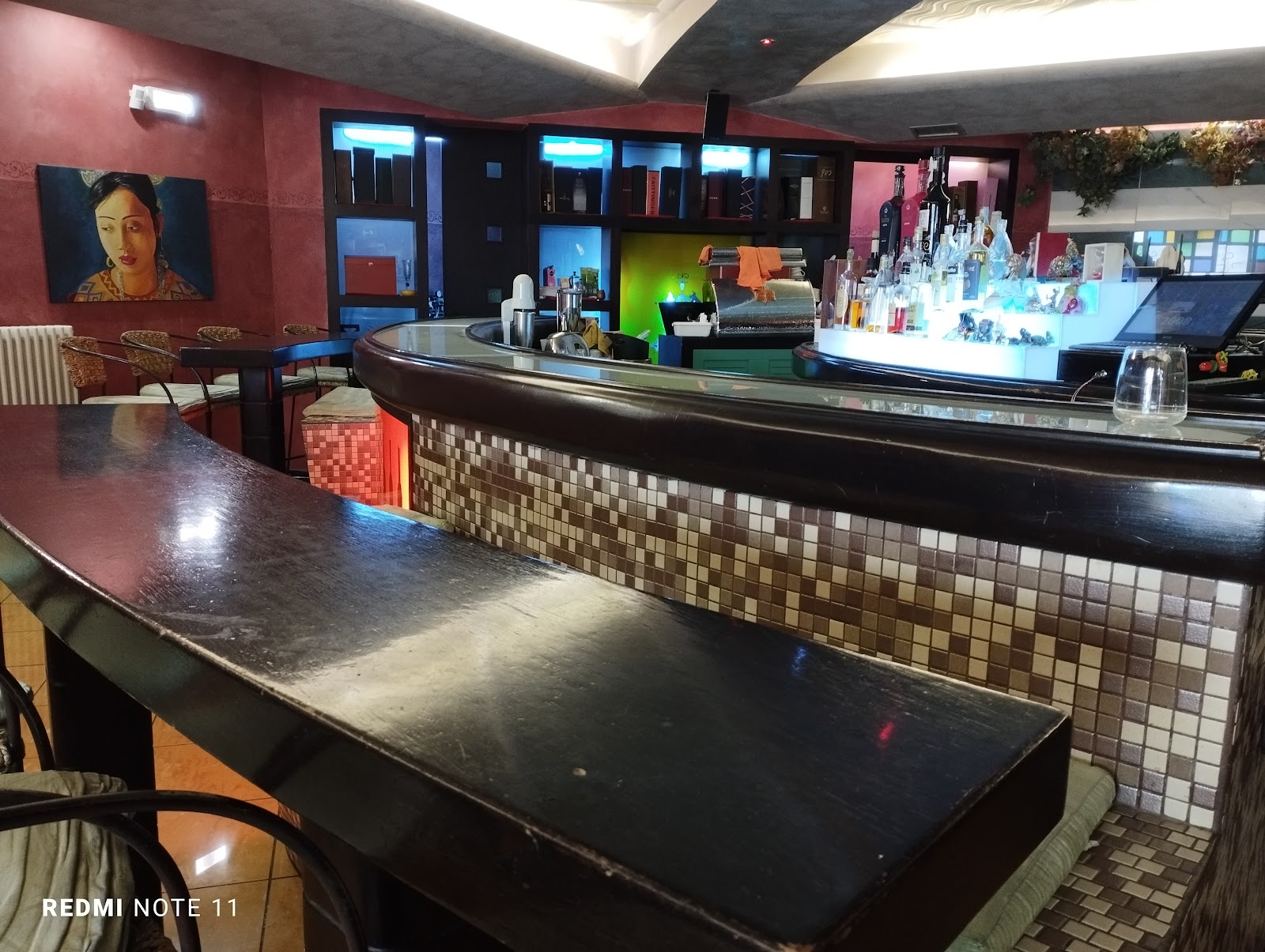 Singapore Sling wine bar