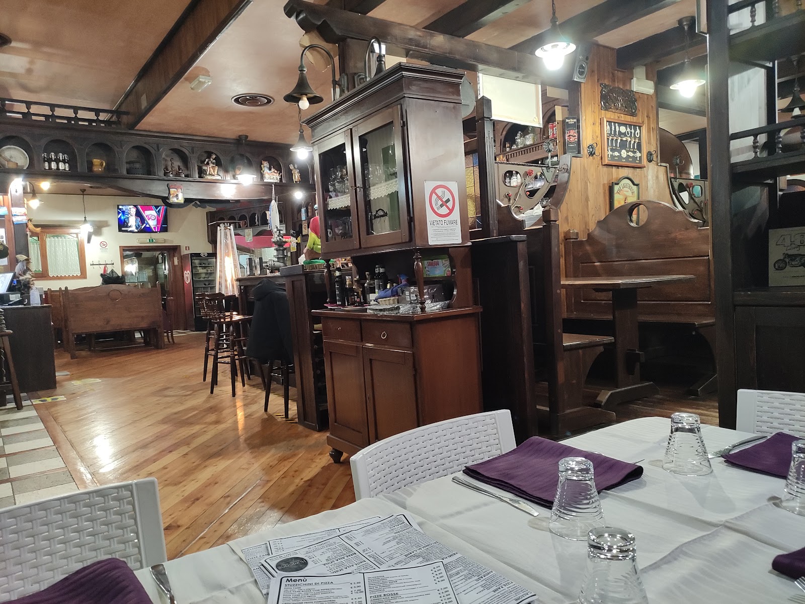 Ristorante Pizzeria Hurricane Wine & Food Di Carmela & Rosanna Santarsiero Sas