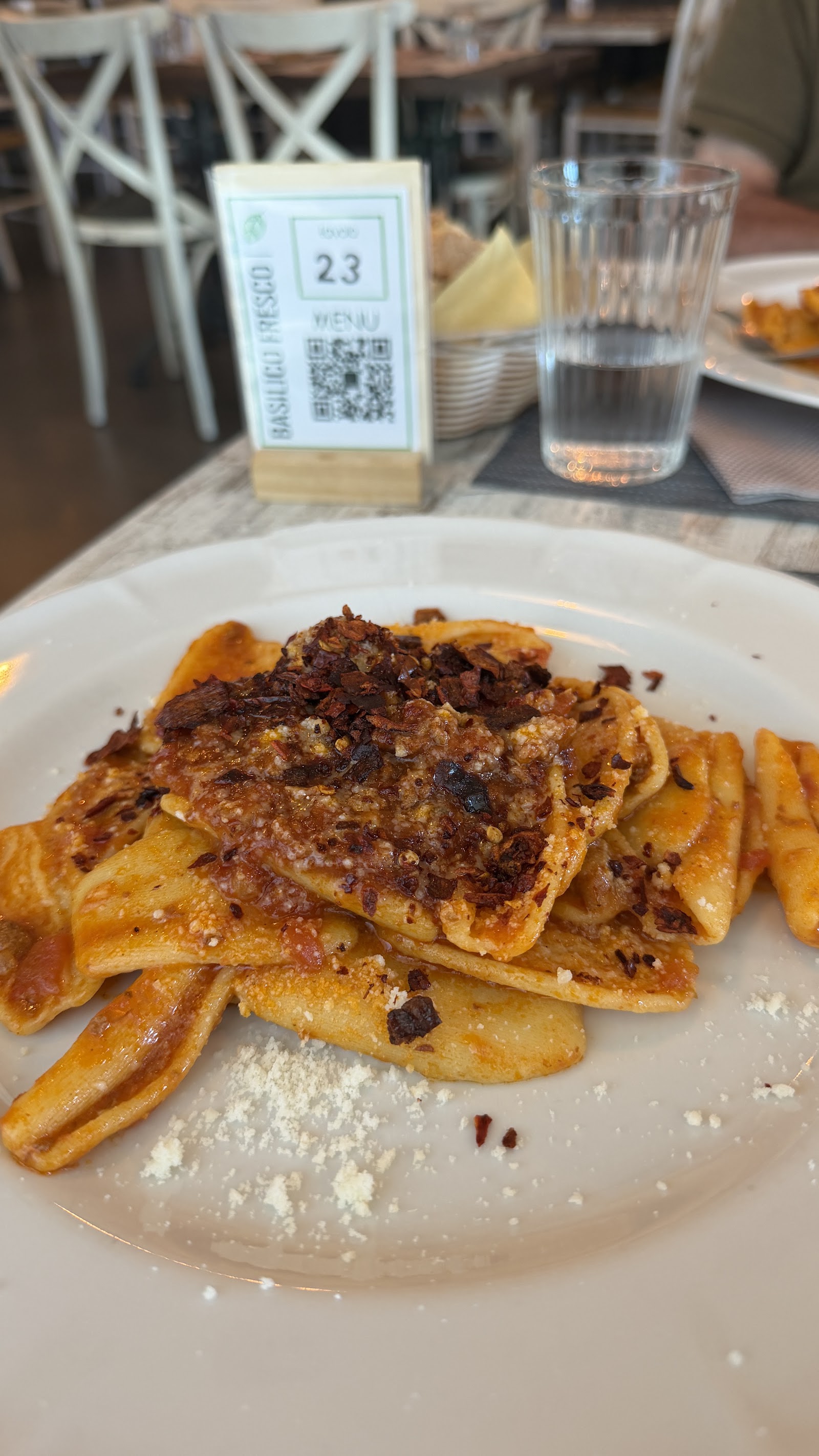 Basilico Fresco Pizza E Cucina
