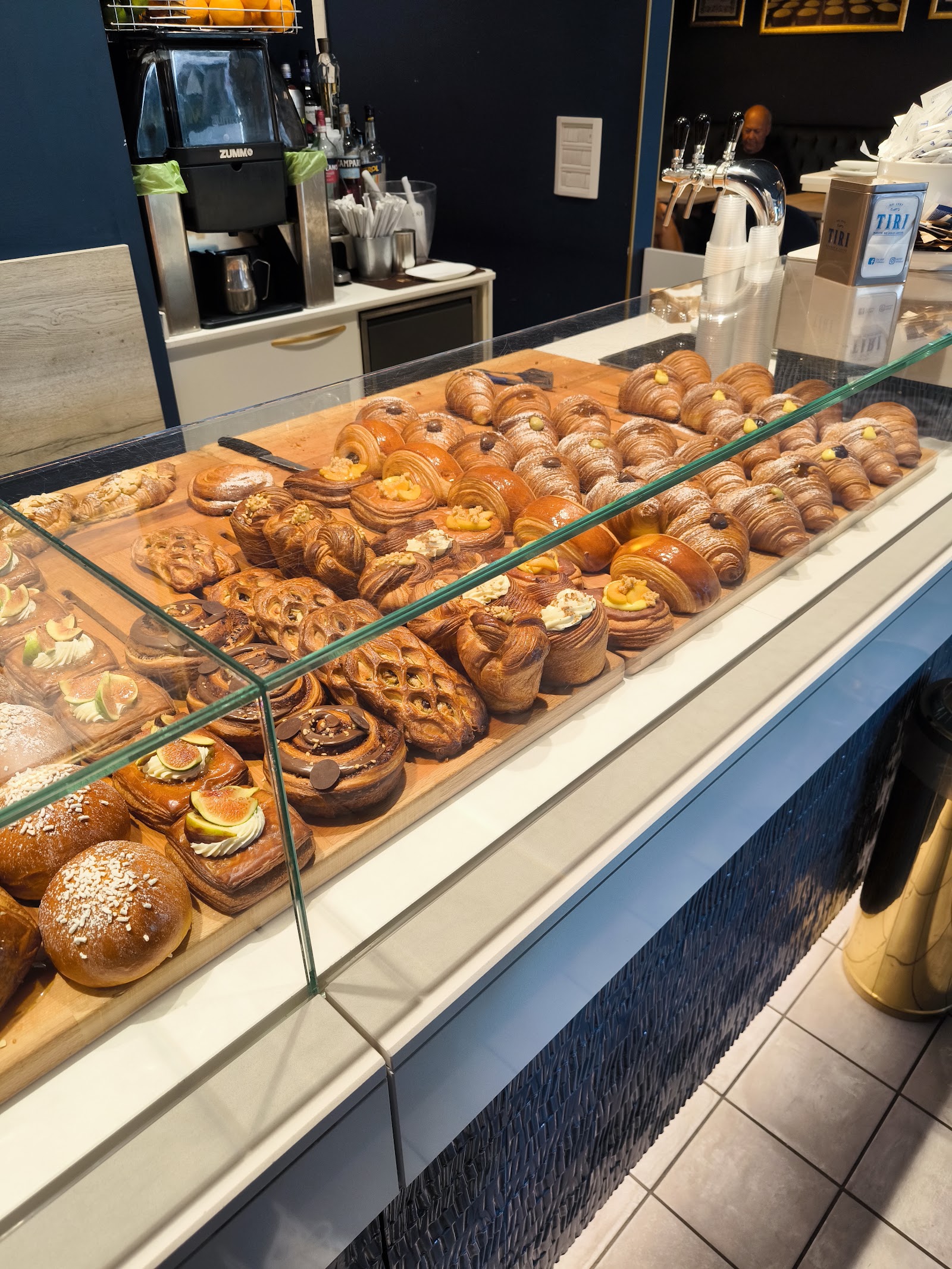 Tiri Bakery & Caffè