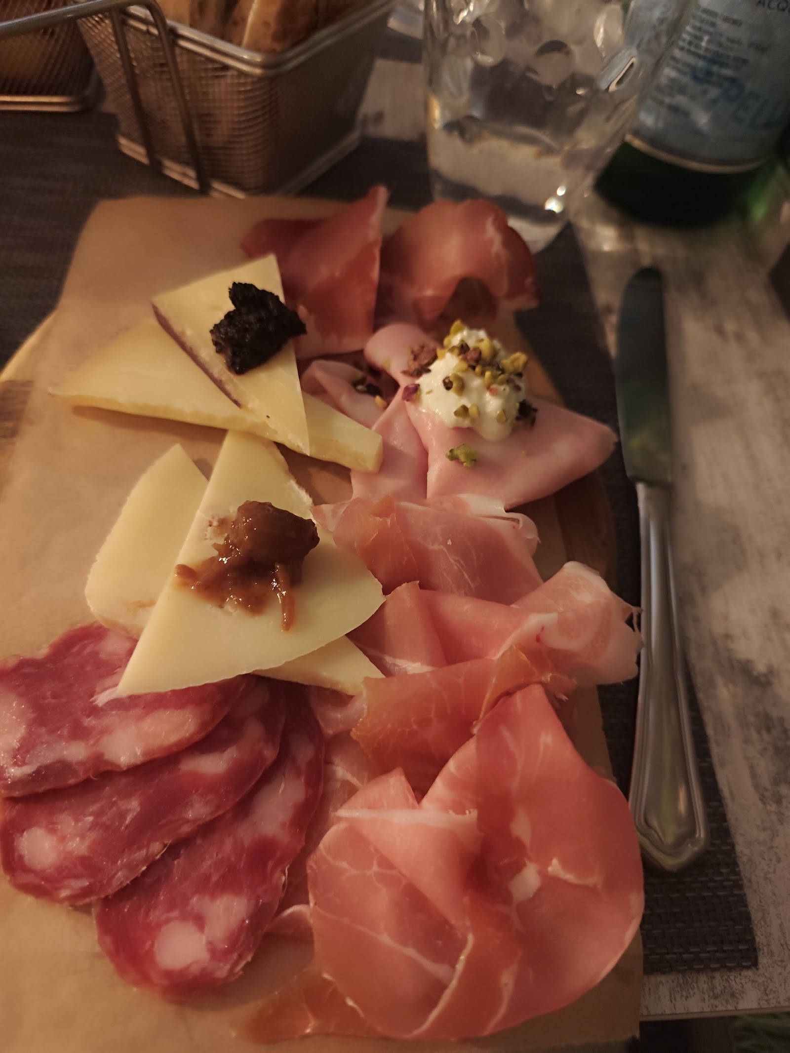 Basilico Fresco Pizza E Cucina