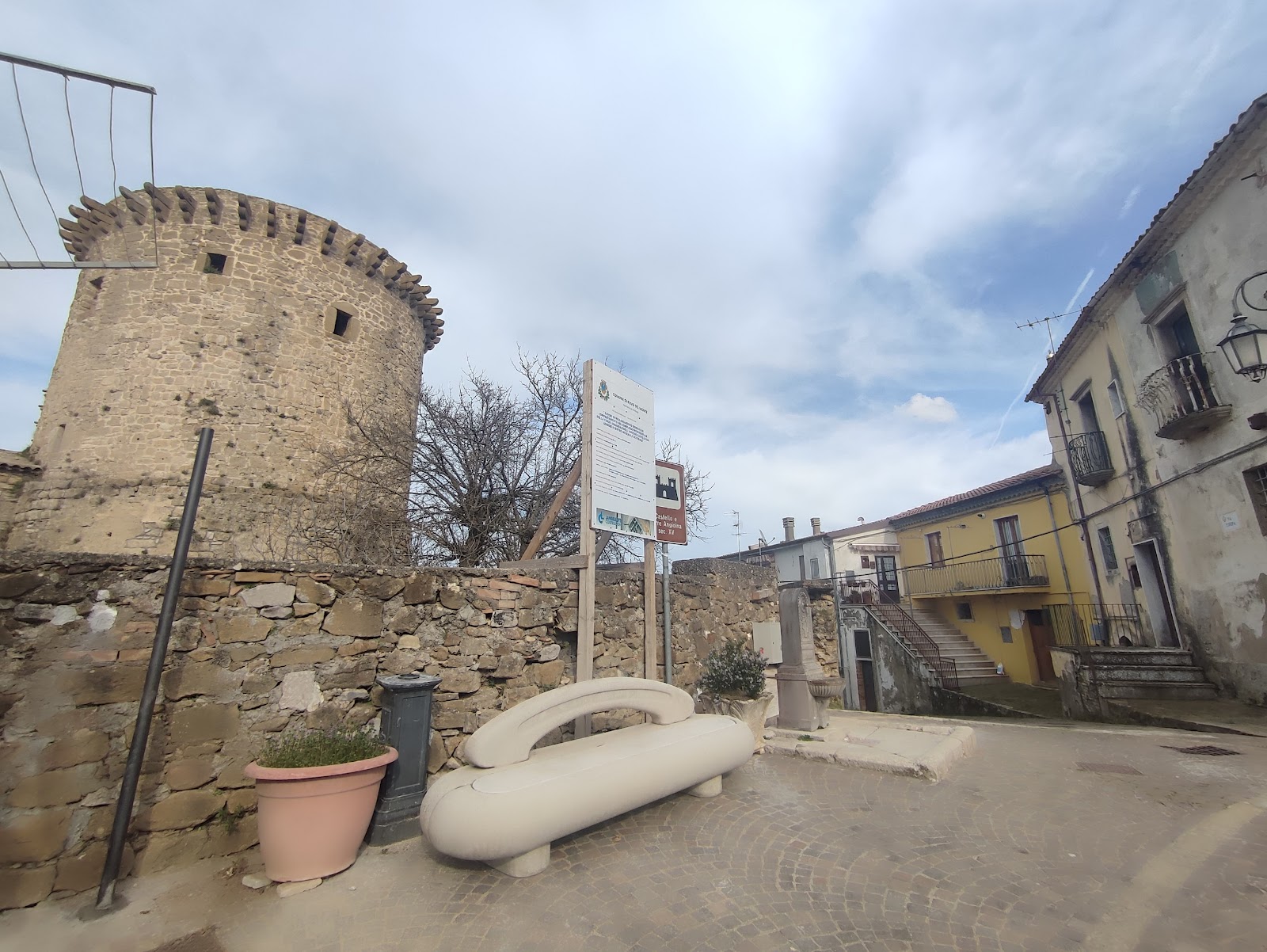 Castello e Torre angioina